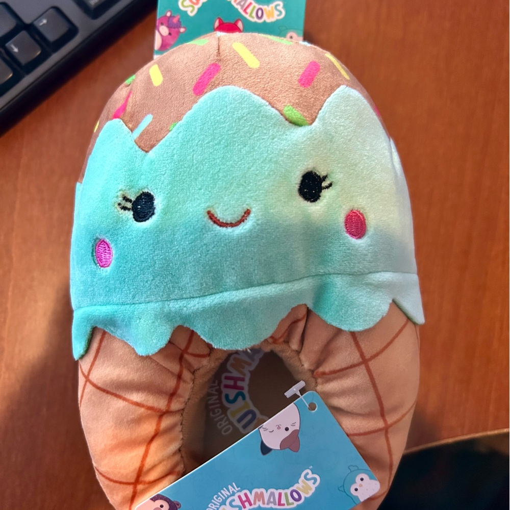 Squishmallow ice cream slippers, little kids size 11/12, new
